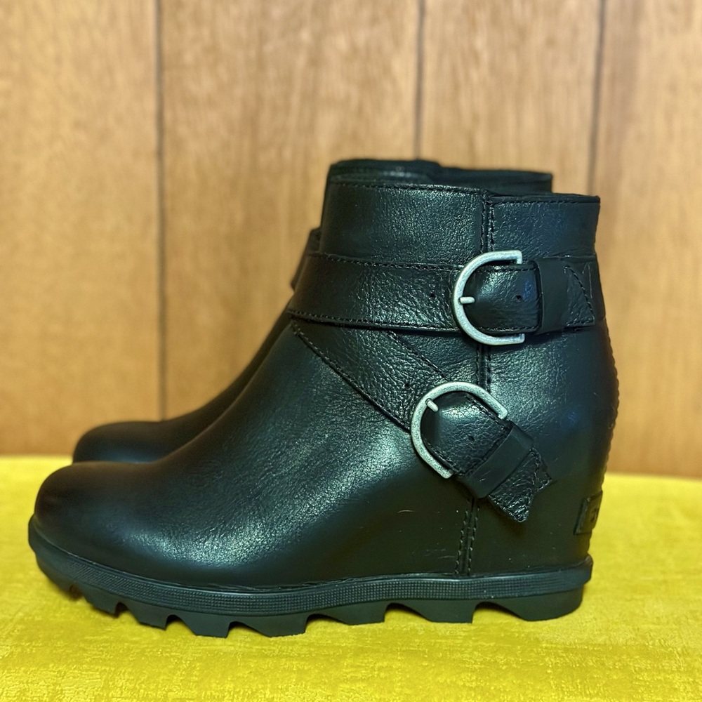 Sorel Women’s Wedge Boots: Size 7.5